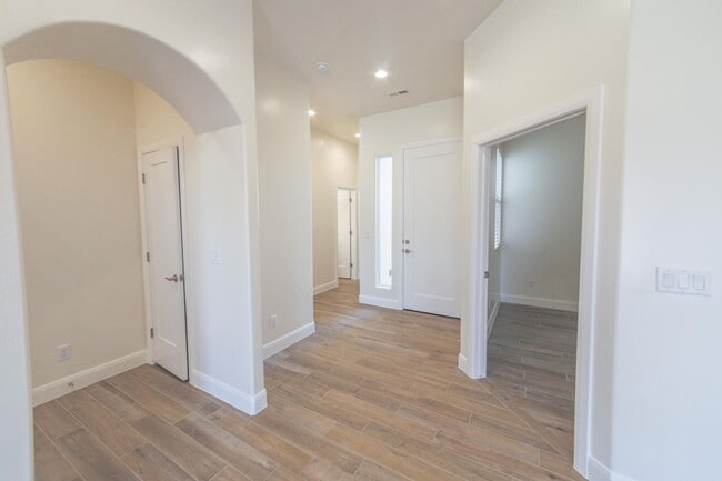 Building Photo - New Townhome in Hurricane