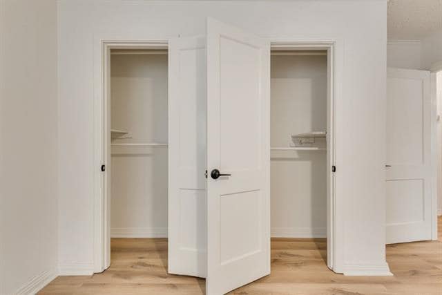 Building Photo - 3728 W Beverly Dr