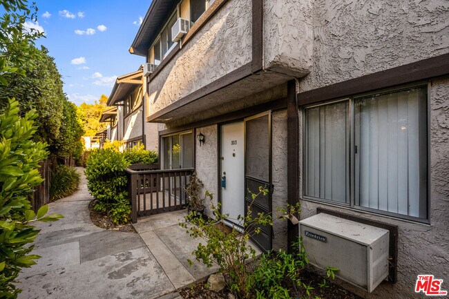 Building Photo - 348 Miraleste Dr