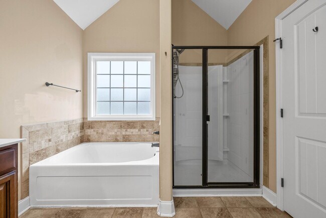 Building Photo - 667 Fox Hound Dr