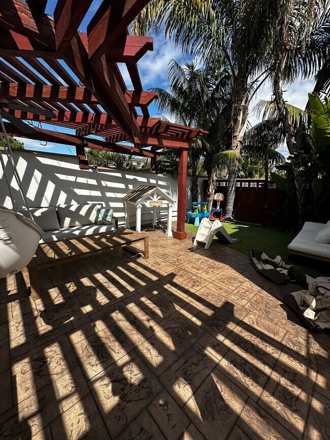 Building Photo - Gorgeous 3-Bedroom 2 bath Home with Pool A...