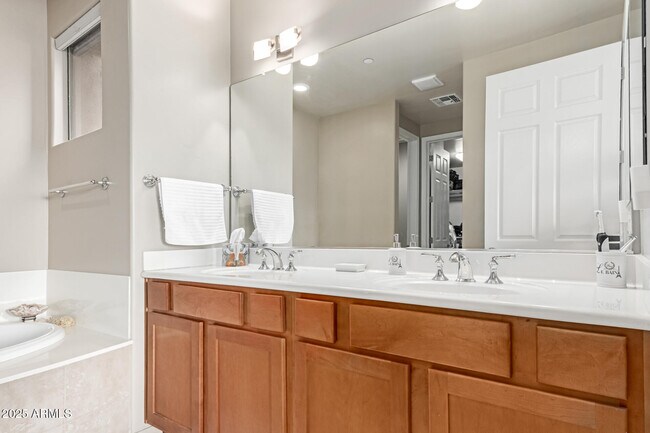 Building Photo - 16340 E Ridgeline Dr