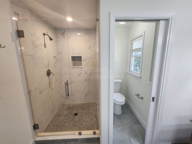 Building Photo - 4860 Tremont Dr NE