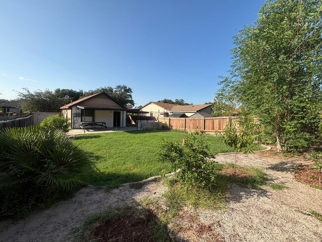Building Photo - 1415 Quail Creek Rd