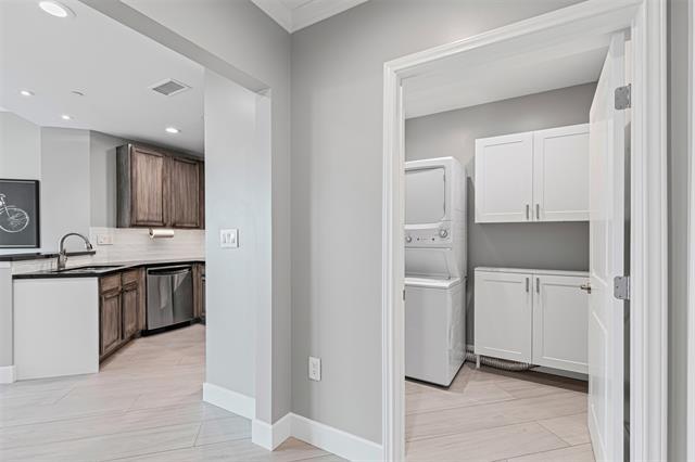 Building Photo - 500 Throckmorton St