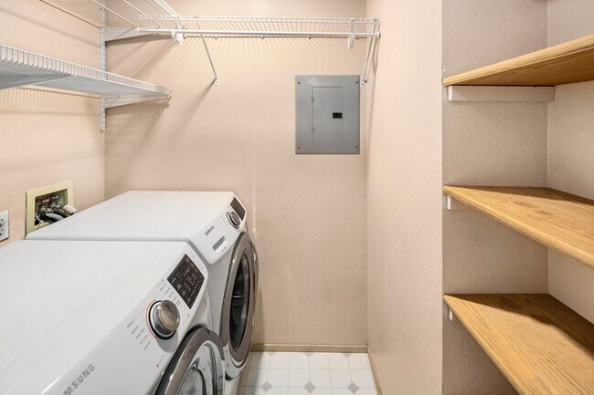 Building Photo - 2244 13th Ave W