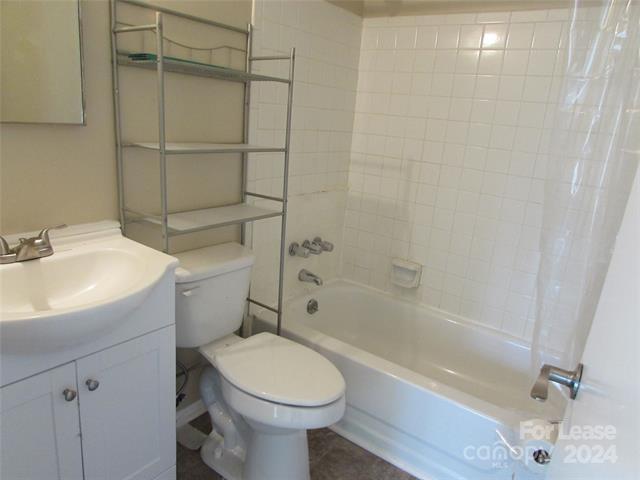 Building Photo - 307 Garfield St