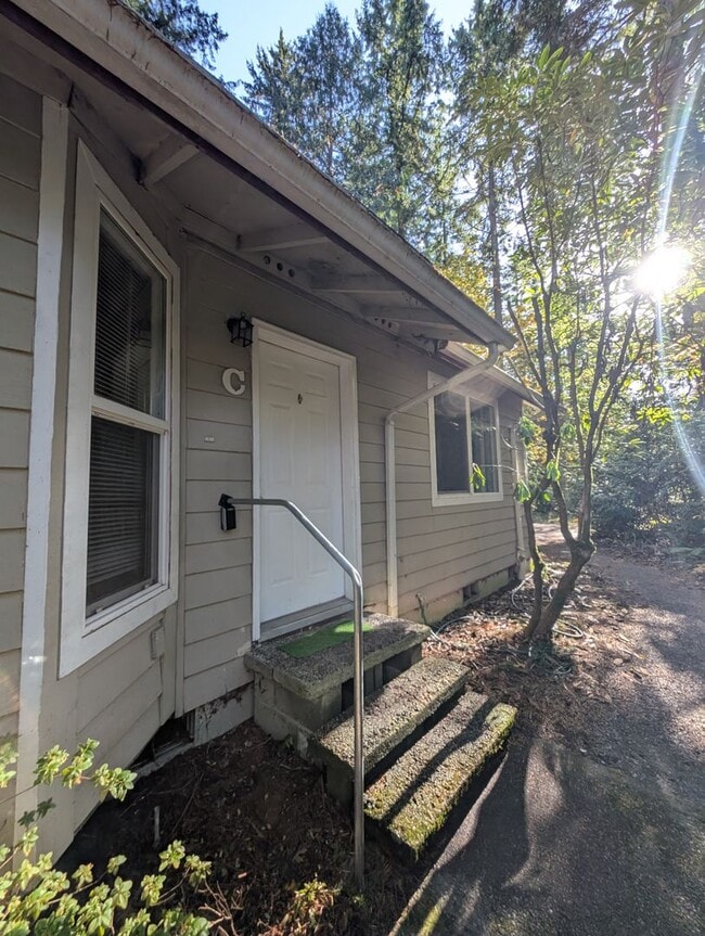 Building Photo - Large 3 Bedroom Corner Unit in The Heart o...