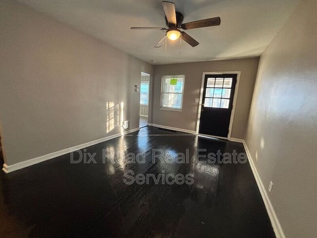 Building Photo - 1445 Southlyn Dr