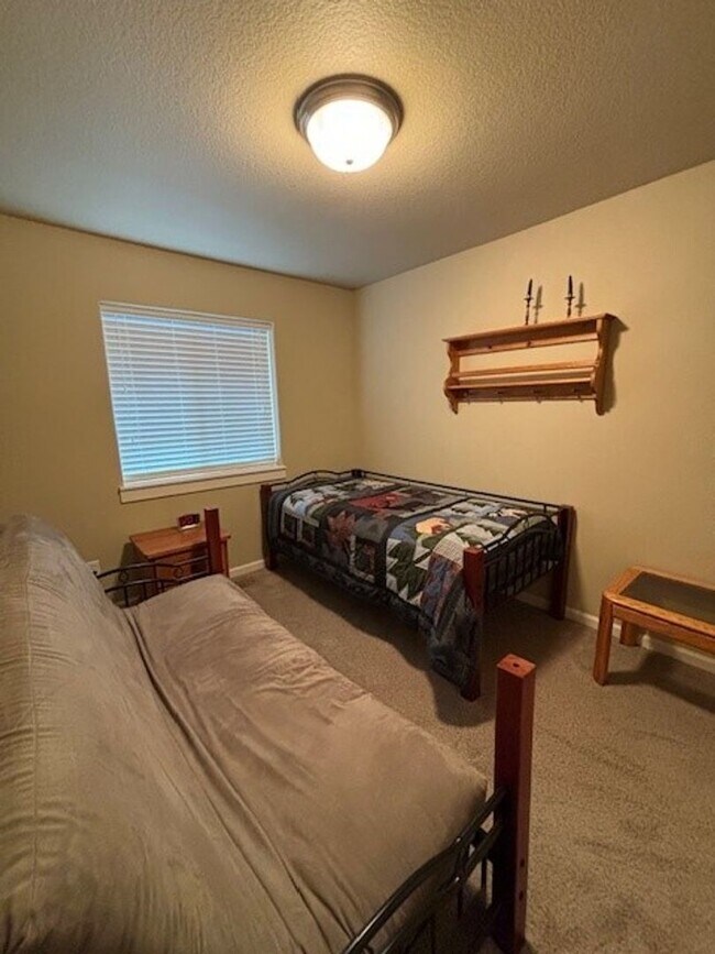 Building Photo - $500 OFF First Full Month's Rent | 12 Month Lease | Crescent Creek Community