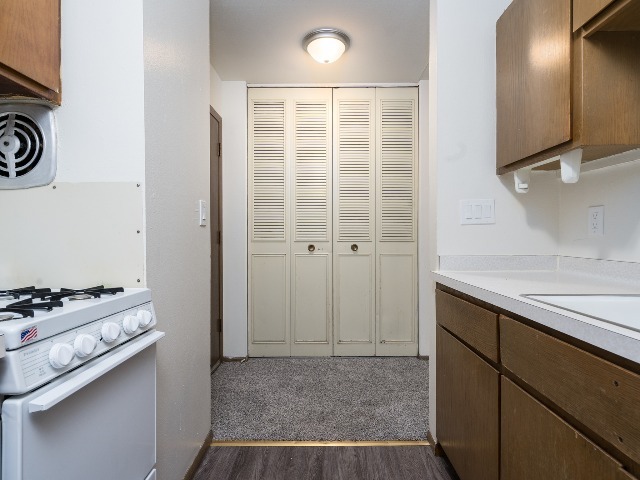 1 Bed / 1 Bath - 700 SF - Kitchen - 3245 N Oakland