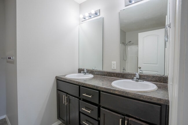 Building Photo - 3 bed home with NEW FLOORING AND FULLY FEN...