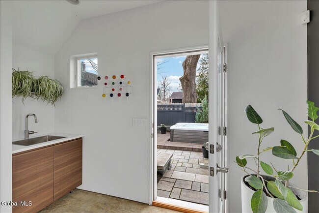 Building Photo - 18 Granite St