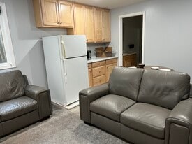 Building Photo - 2620 Somerset Dr