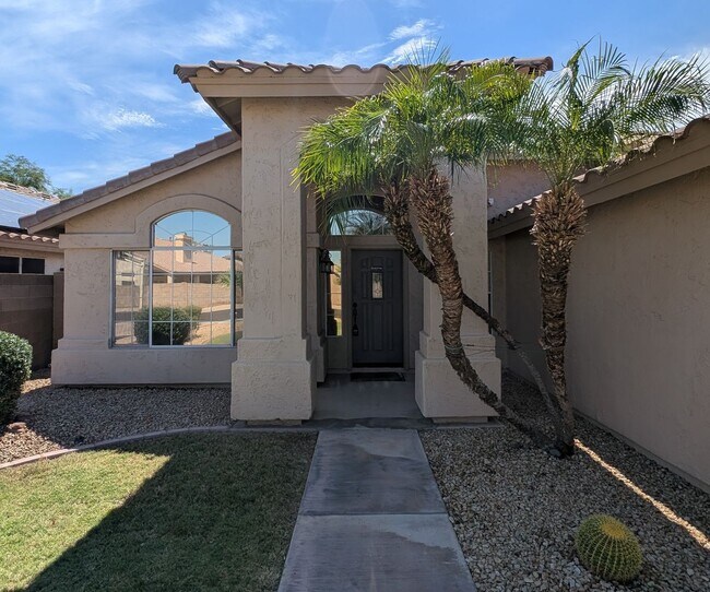 Building Photo - 3 Bedroom Home in the Silverhawk Community Near N Cooper Rd and W Guadalupe Rd!