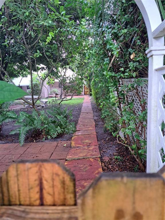 Building Photo - 2020 Madison St