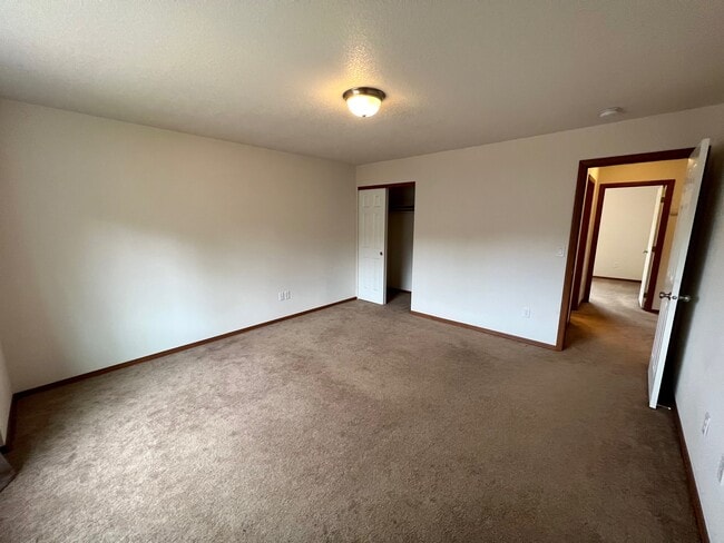 Building Photo - 297 Sowell Dr