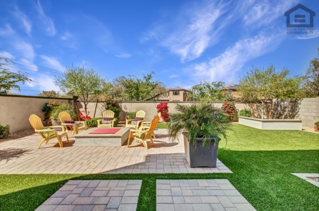 Building Photo - 3Bed/2.5Bath Beautifully Furnished or Unfurnished Home in Goodyear! -- MODERN FINISHES!