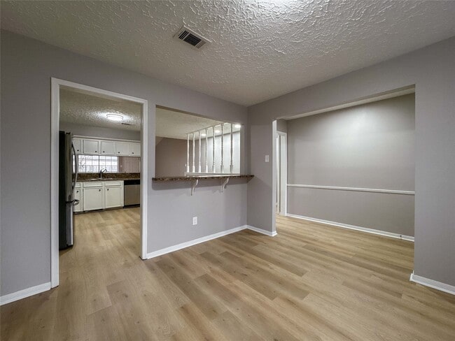 Building Photo - 22822 Canyon Lake Dr