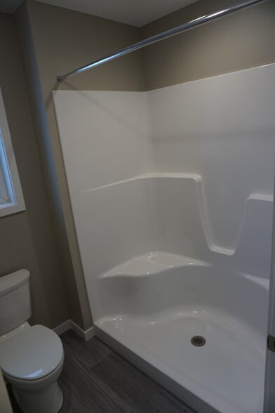 Master bath - 3805 Stacy Dr
