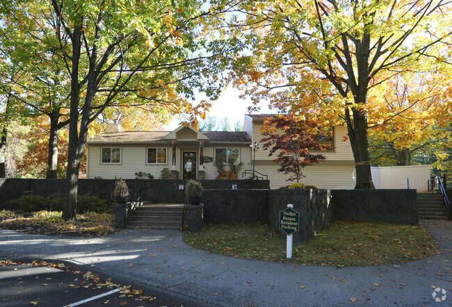 Building Photo - Fox Run Apartments