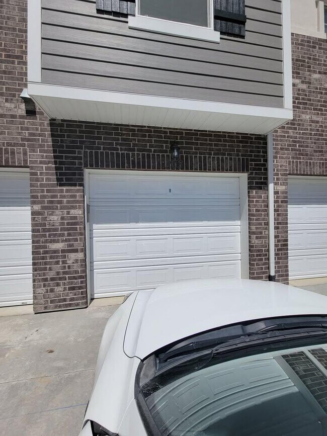 Building Photo - 13073 Newbridge Ln