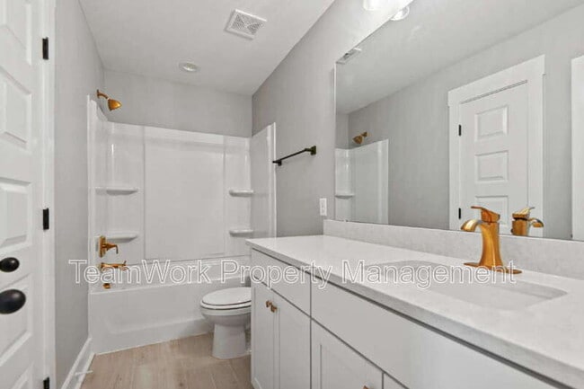 Building Photo - 7763 Park Gate Dr