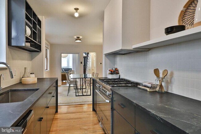 Building Photo - 2805 Poplar St