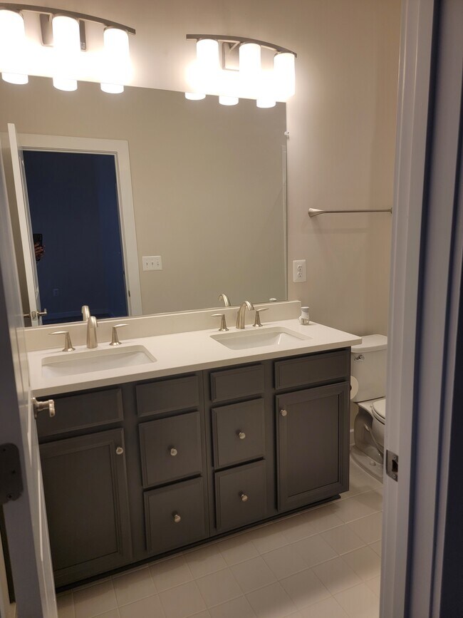 Building Photo - 1622 Grove Chestnut Rd