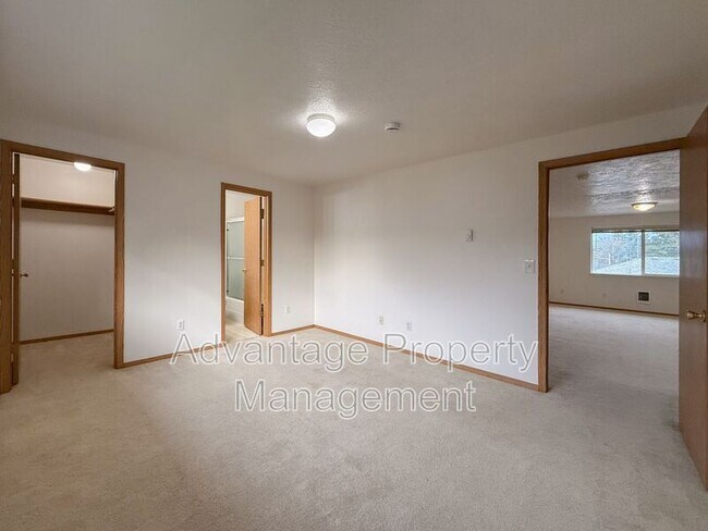 Building Photo - 240 S Monmouth Ave