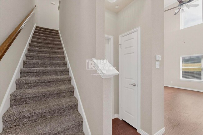 Building Photo - Modern Plano Townhome in Frisco ISD Available for Rent