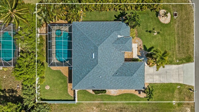 Building Photo - 3219 SW 7th Ln