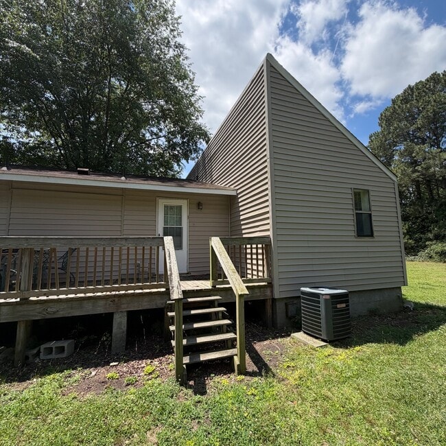 Building Photo - 107 Juniper Ln