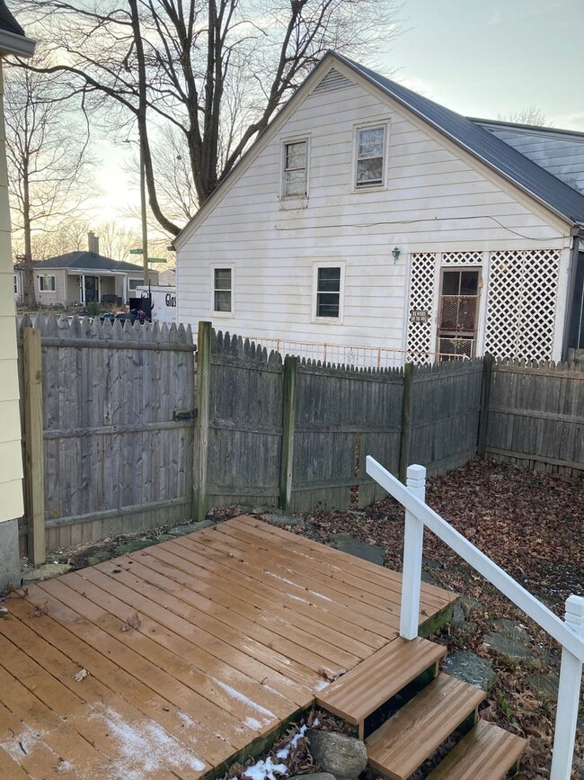 Building Photo - Move in bonus! Charming two story 2 bedroom home