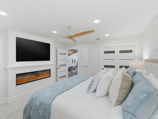 Building Photo - 2210 NE 3rd Ave