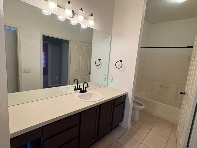 Building Photo - 10550 Baymeadows Rd