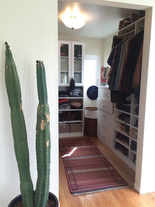 Building Photo - Cute Berkeley bungalow blocks from N. Berk...