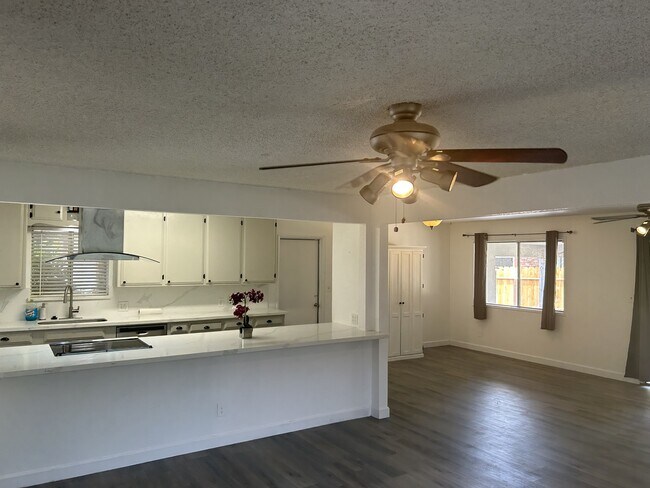 Building Photo - 1726 Idylwood Ct