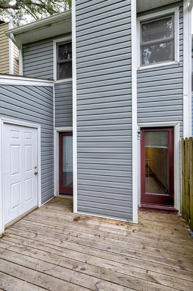 Building Photo - 5544 Kaplan Dr
