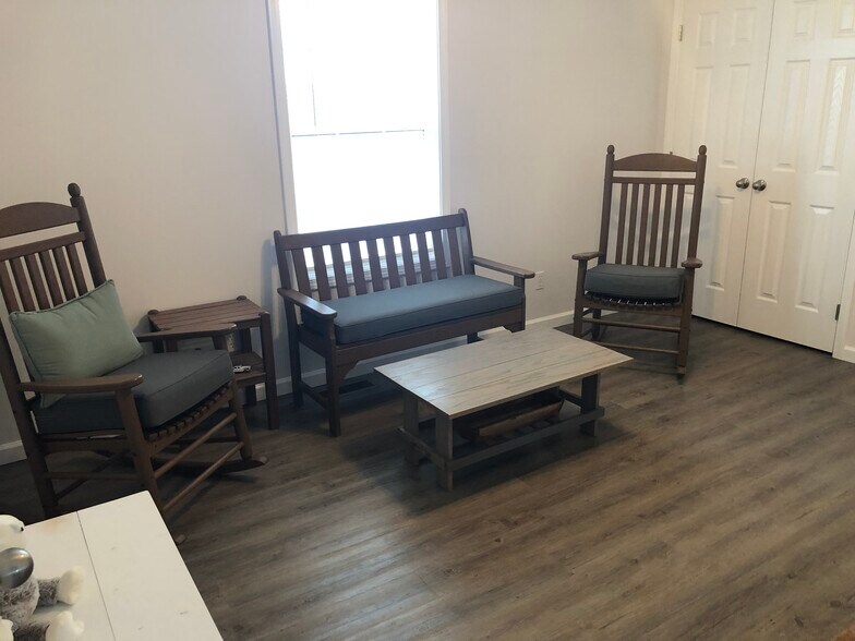 Building Photo - 129 S Walnut St