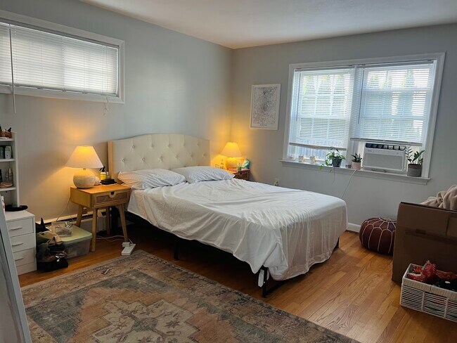 Building Photo - 747 N Main St