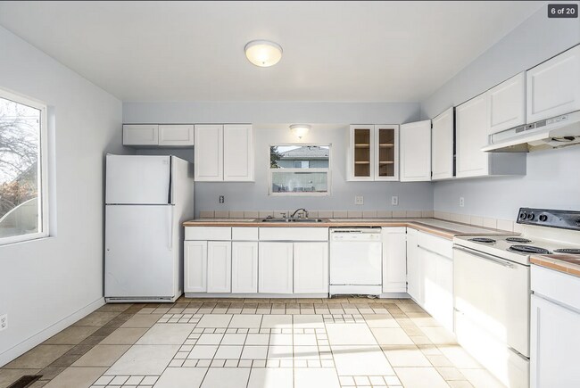 Building Photo - 3003 N Standard St