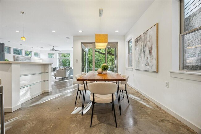 Building Photo - 133 Frederick St