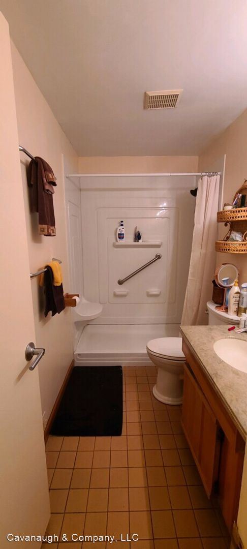 Building Photo - 3 br, 1.5 bath House - 890 Long Hill Road
