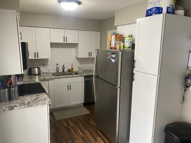 Building Photo - 1544 E Park Ave