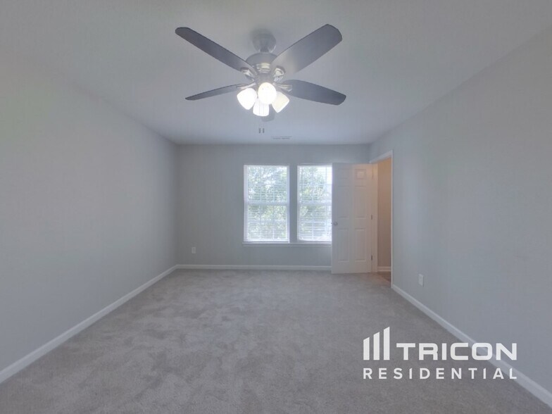 Building Photo - 3436 Pikes Peak Dr