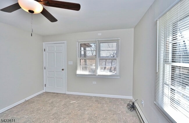 Building Photo - 63 Iowa Ave