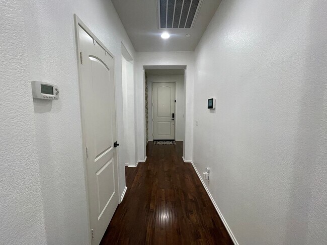 Building Photo - Rosamond 4 Bedroom + 2.5 Bathroom