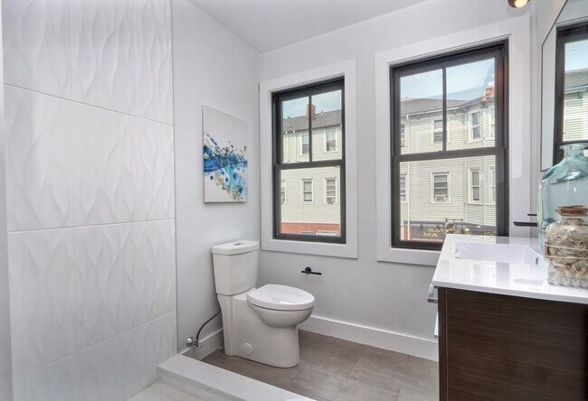 Building Photo - 74 Brooks St