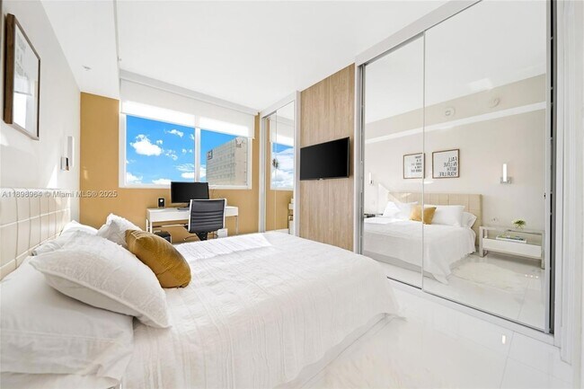 Building Photo - 253 NE 2nd St